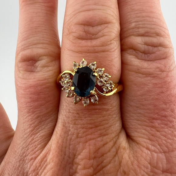 Vintage Gold Tone Blue & Clear Cocktail Costume Ring Sz 7.75 Oval Halo Statement - Picture 5 of 5
